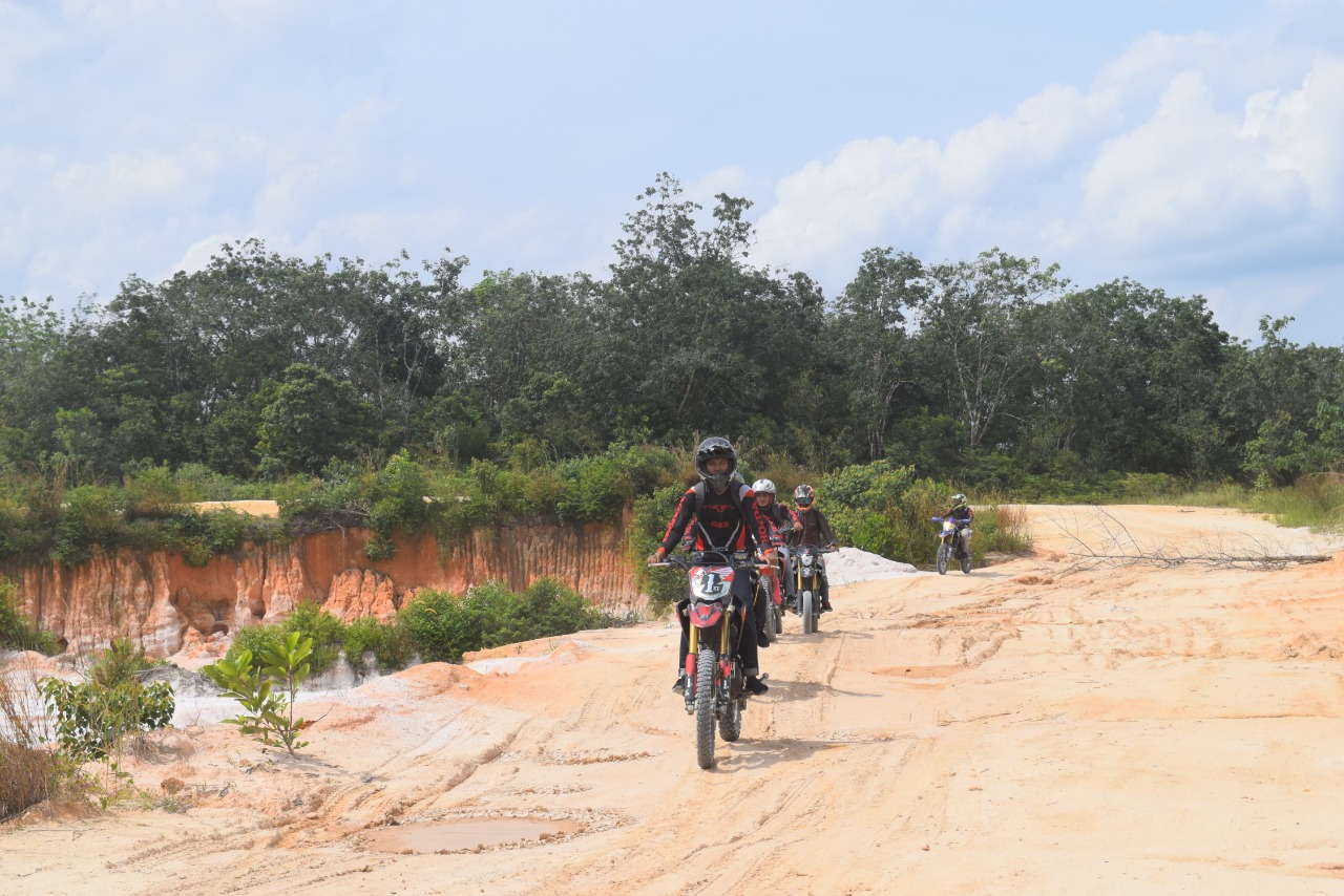 Bikers komunitas Honda CRF Club Riau
