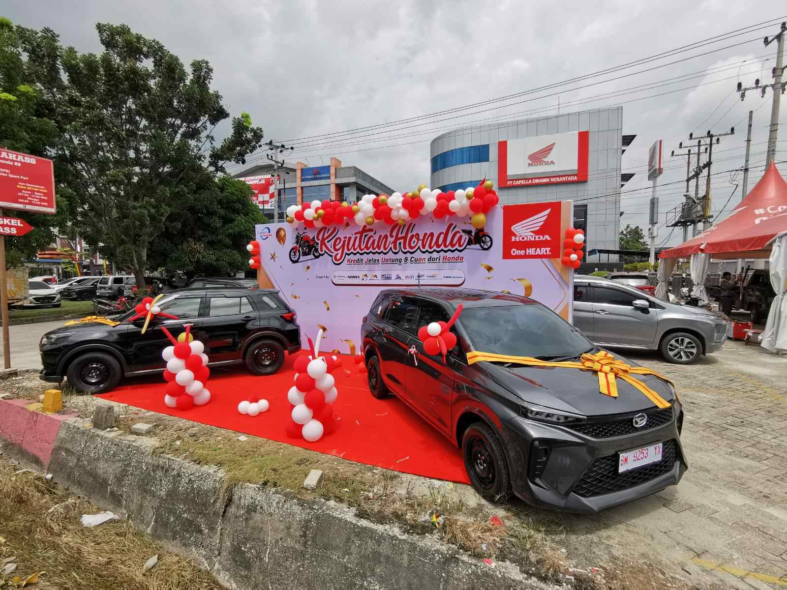 Unit mobil undian terpajang di Main Dealer Capella Honda Riau