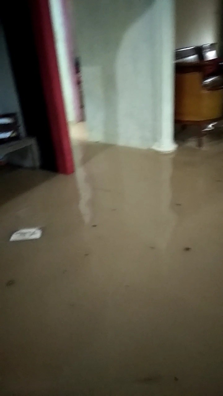 Tangkap layar video kiriman Whatsapp warga M Akub HSB, Kelurahan Tanjung Marulak, Kecamatan Rambutan, Tebing Tinggi, Sumatera Utara, memperlihatkan rumah nya terendam banjir diseluruh ruangan. 