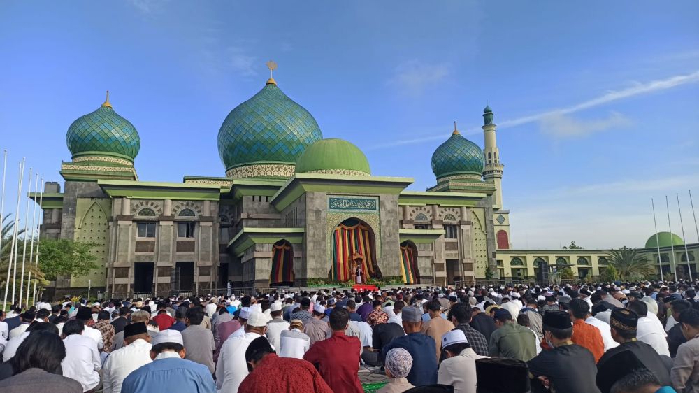 Ribuan Warga Pekanbaru Salat Iduladha di Masjid Raya An Nur