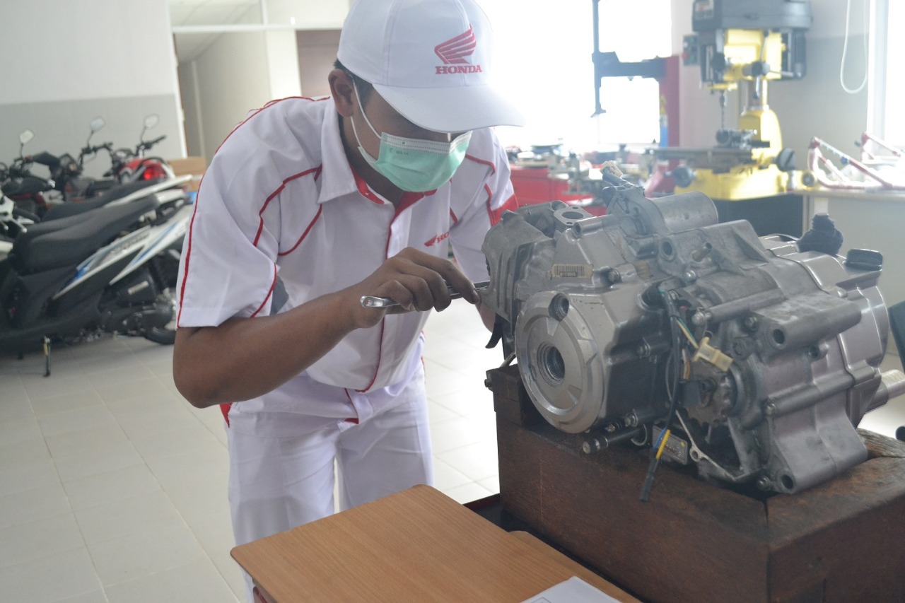 Lewat SMK Binaan, AHM Siapkan Tenaga Muda Trampil Bidang Otomotif