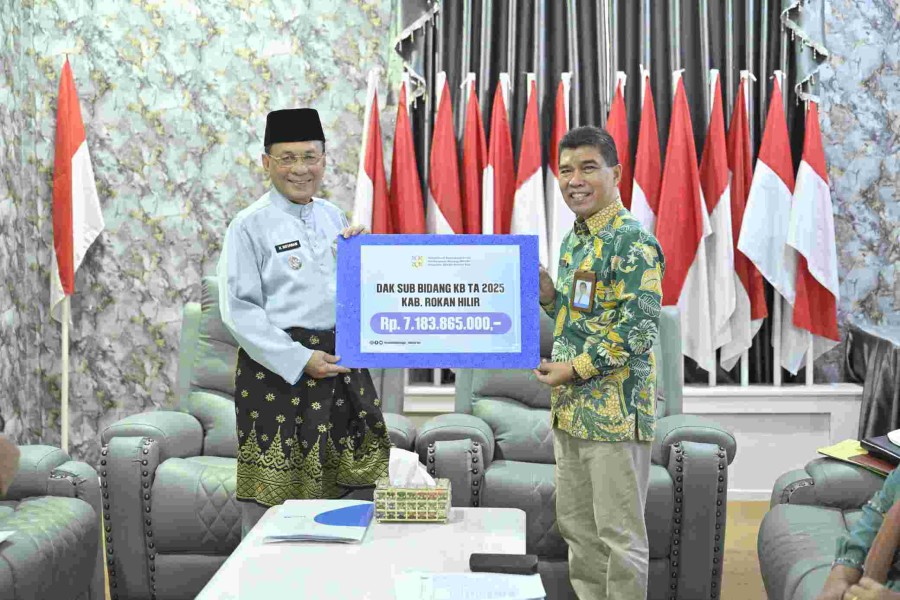 Bupati Rohil Terima Rp7,18 Milyar dari BKKBN Provinsi Riau