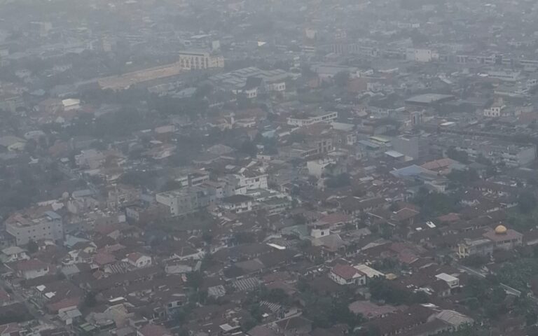 Udara Pekanbaru Kembali Tidak Sehat, PM2.5 Tembus 110,5 Mikrogram Permeter Kubik