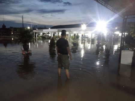 Hampir Seluruh Kota Tembilahan Dilanda Banjir Air Pasang