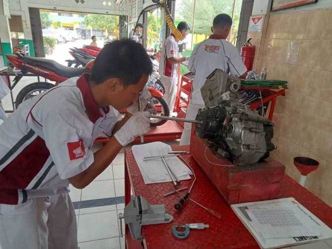 Capella Honda Uji Kompetensi Keahlian Industri SMK Mitra Binaan