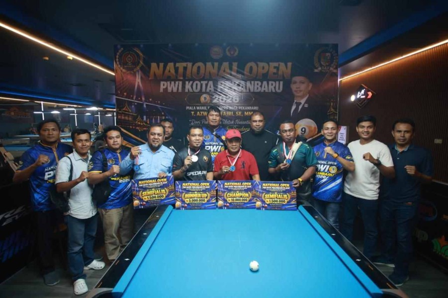 National Open PWI Pokja 2026, Paul Hendri Bawa Piala Wakil Ketua DPRD Pekanbaru