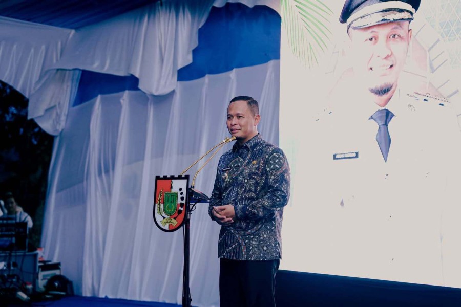 Walikota Agung Kukuhkan Pengurus RT/RW se-Kecamatan Tenayan Raya, Tegaskan Peran Strategis dalam Pelayanan Masyarakat