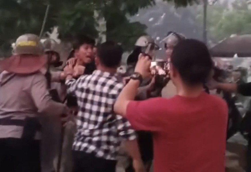 Demo Karhutla di Jambi, Gubernur Al Haris Tak Muncul di Hadapan Massa