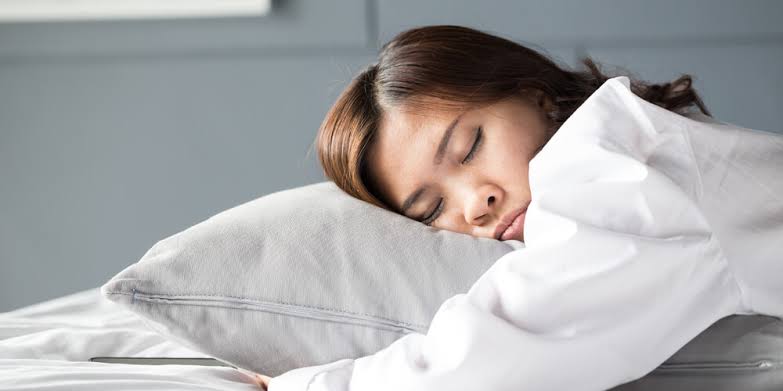 Tidur di Kamar Redup Bisa Bikin Turun Berat Badan
