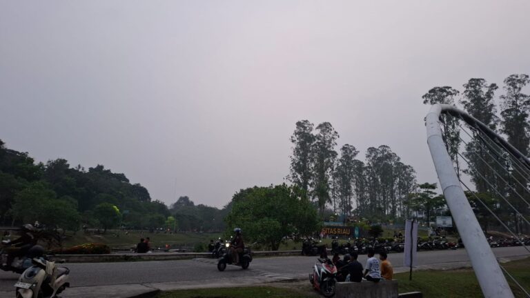 Hujan Semalaman, Udara Pekanbaru Masih Tak Sehat