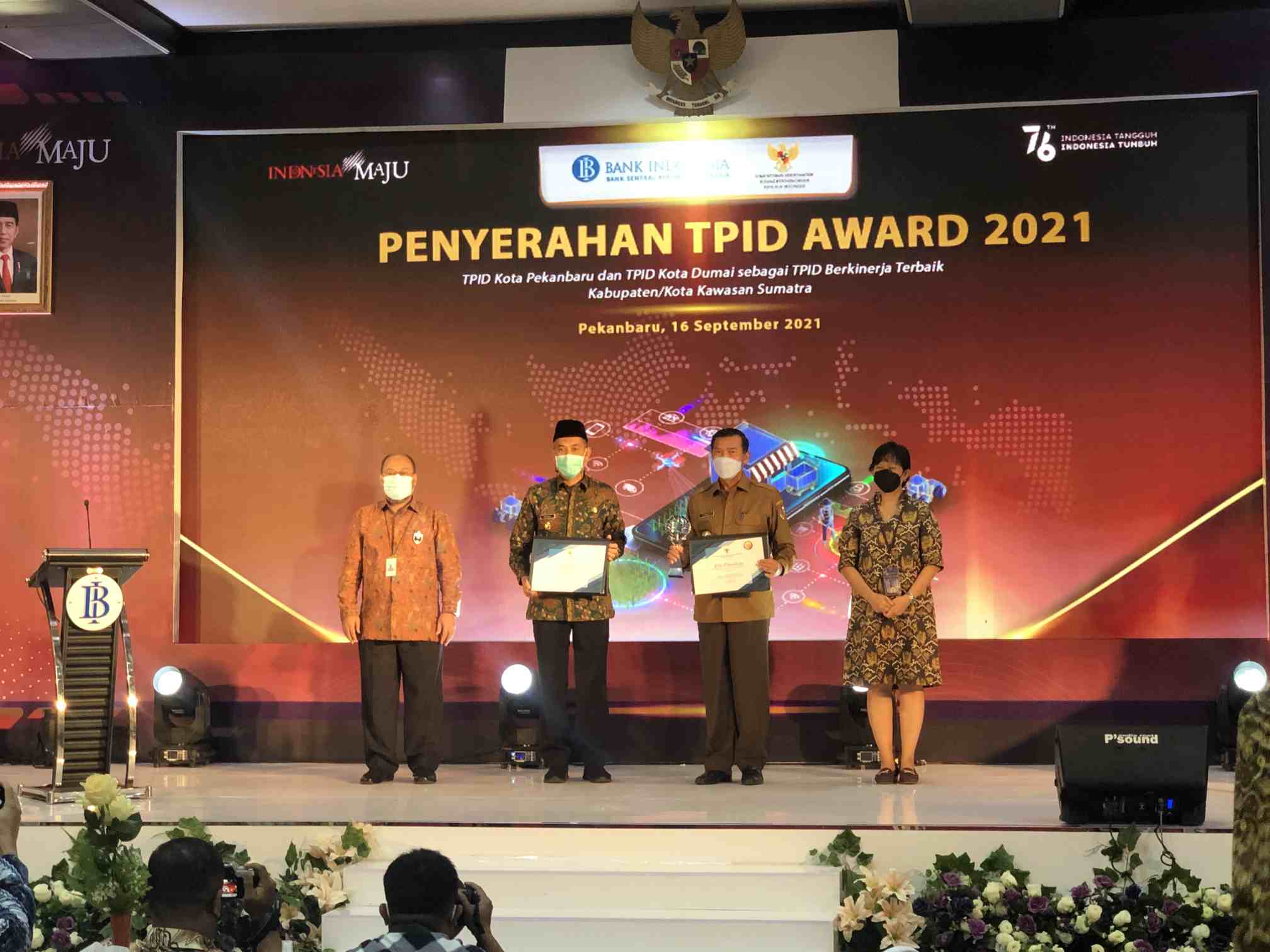 Kota Pekanbaru dan Dumai Terima Penghargaan TPID Award