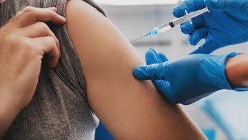 Kemenkes Kaji Vaksin Jadi Syarat Masuk Mal Luar Jawa