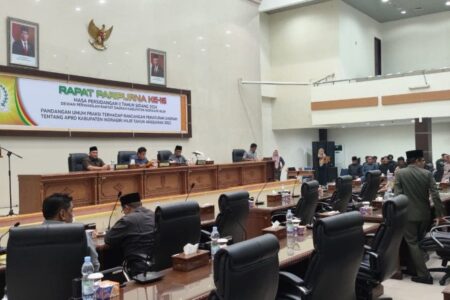 Bupati Inhil Hadiri Paripurna DPRD ke-16, Sampaikan Tanggapan atas Pandangan Fraksi Terkait Ranperda Pertanggungjawaban APBD 2024
