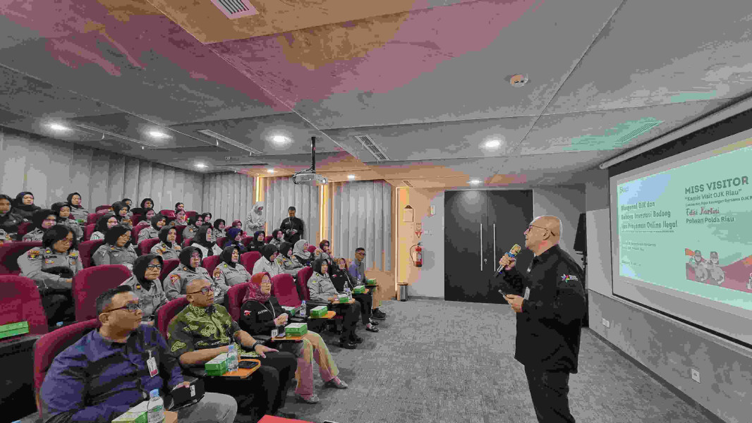 OJK Edukasi Keuangan 50 Polwan Polda Riau