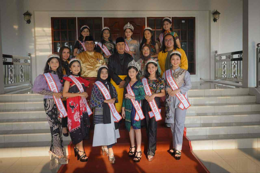 12 Putri Riau Audiensi dengan Gubri