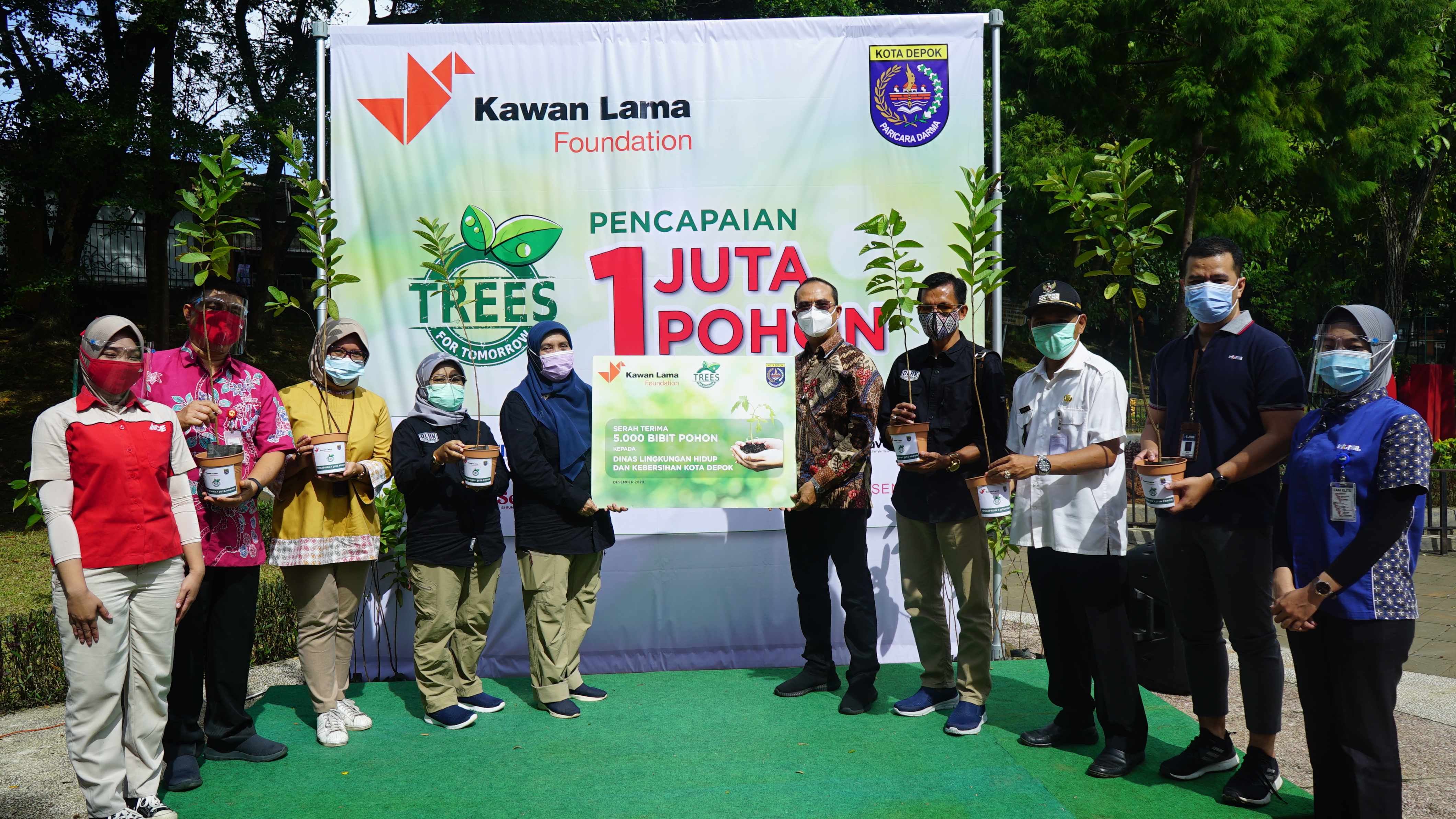 Lewat Program Trees for Tomorrow, Kawan Lama Bagikan Bibit