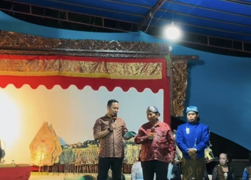 Walikota Agung Hadiri Pagelaran Wayang dan Ajak Warga Bersinergi Bangun Kota