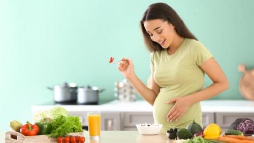 Studi Sebut Bayi dalam Kandungan Bereaksi Terhadap Rasa dan Bau Makanan yang Ibu Konsumsi