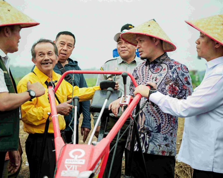 Pemko Pekanbaru Dorong Ketahanan Pangan, Petani dan KWT Dapat Bantuan Alsintan
