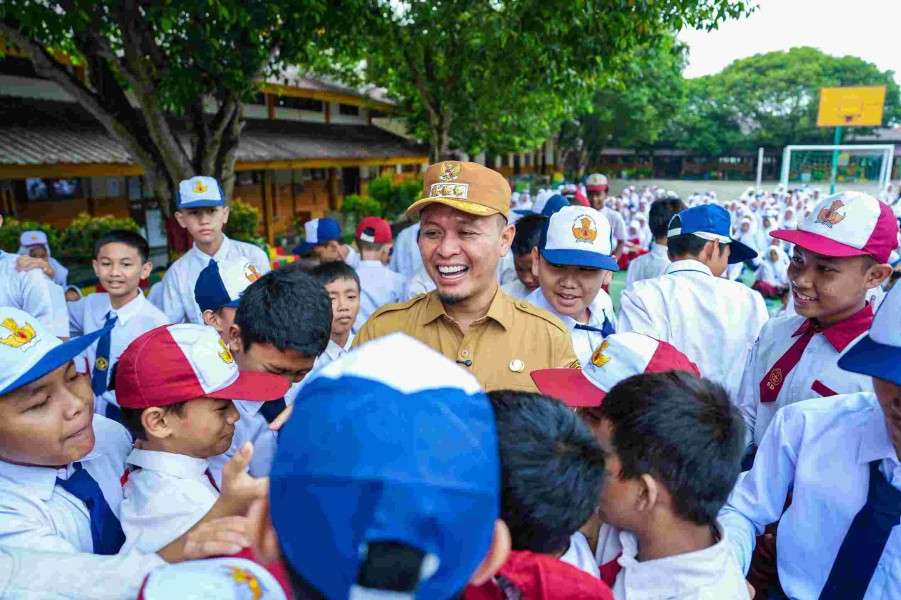 Agung Nugroho Tinjau Sekolah, Siswa Pekanbaru Kembali Belajar Tatap Muka