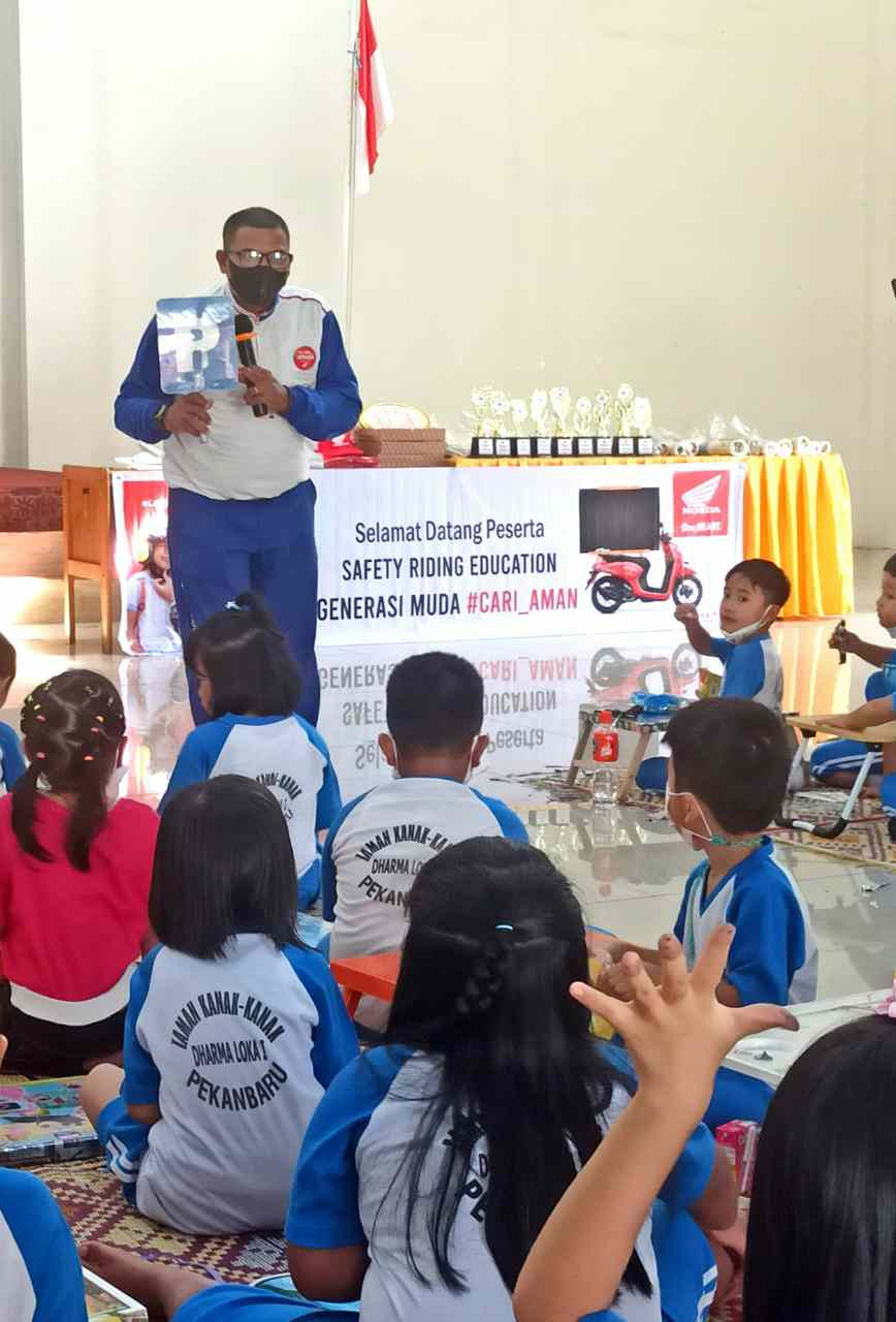 CDN Riau Edukasi Keselamatan Berkendara 92 Murid TK Dharma Loka Pekanbaru