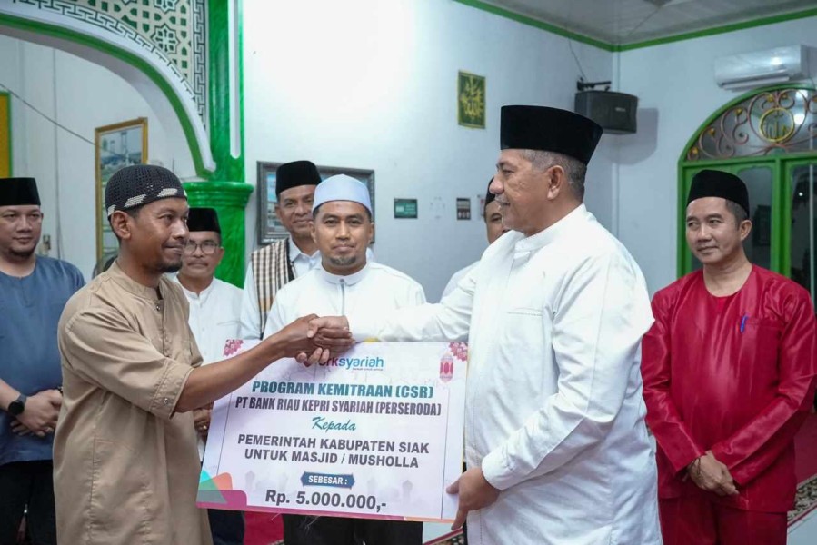 Safari Ramadan di Dusun Pusaka, Bupati Siak Alfedri Ajak Masyarakat Berzakat