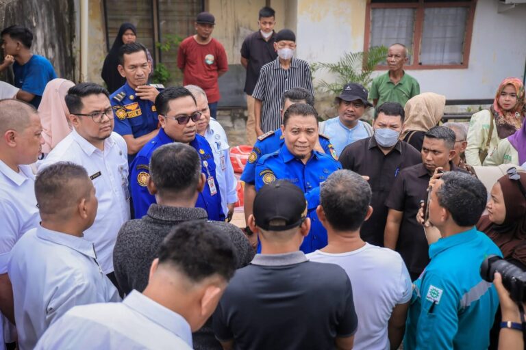 Warga Protes Respon Lambat Pemadam PHR saat Kebakaran di Rumbai