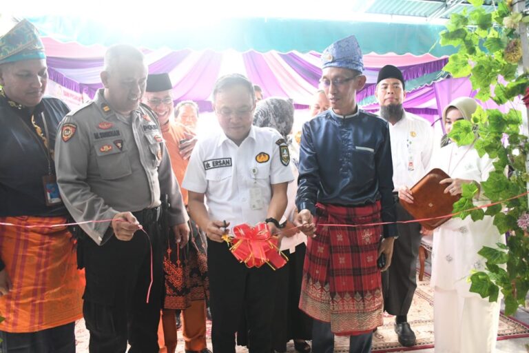 Bupati Kasmarni Resmikan Kantor PT BPR Pekanbaru Madani di Bengkalis