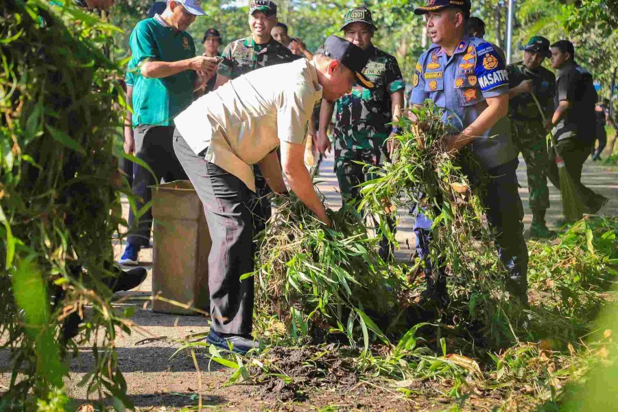 Wawako Markarius Goro Bersama Forkopimda di Terminal AKAP