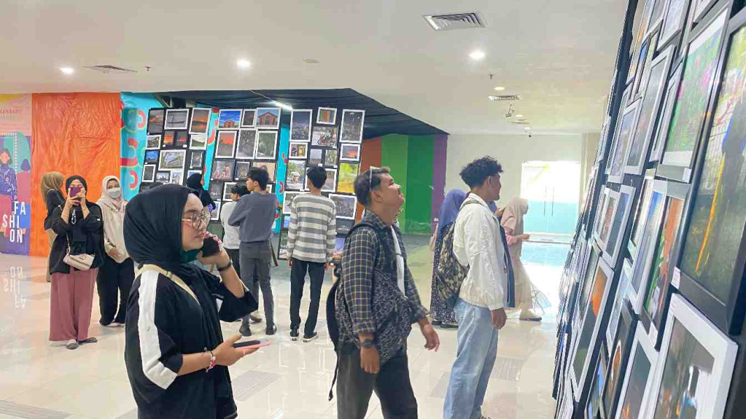 260 Foto dan Desain Grafis Mahasiswa UIN dan UIR Unjuk Karya di Pekanbaru Xchange