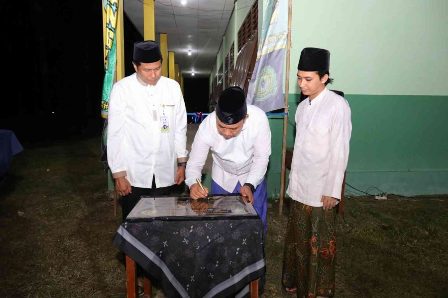 Resmikan Ruang Kelas Baru Pondok Pesantren Kandangan, Ini Kata Wabup Husni