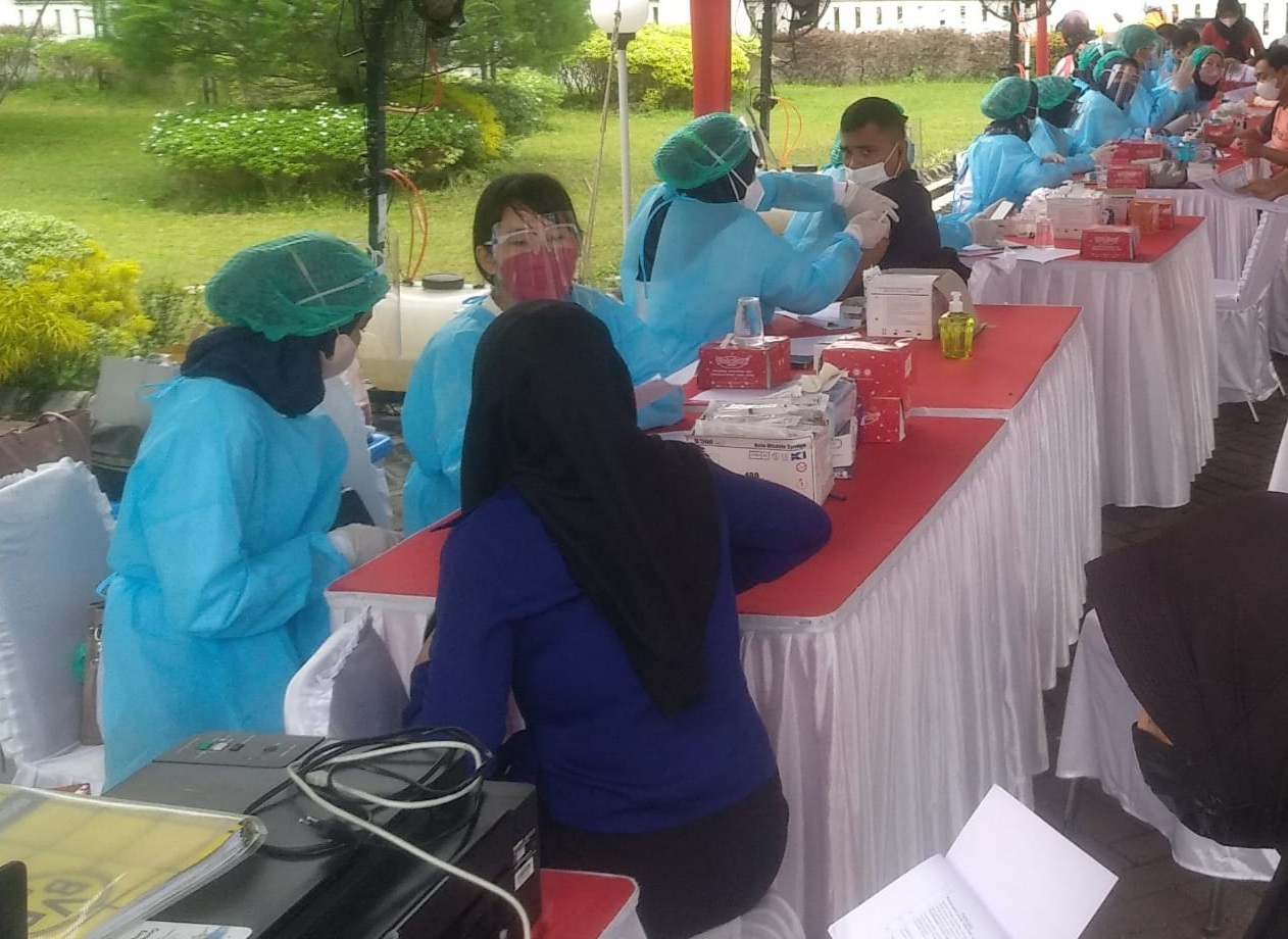 Gandeng Kadin, OJK Riau Gelar Vaksinasi Massal Sekaligus Luncurkan Mobil Keliling