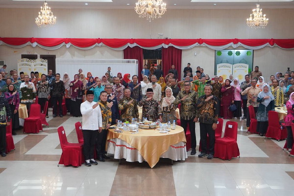 Perkuat Pendidikan Karakter, DPR RI Karmila Sari dan Mendikdasmen RI Beri Motivasi di Riau