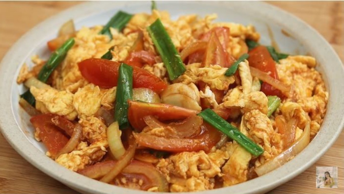 Telur Tomat ala Devina Hermawan Tips Masak saat Kulkas Menipis