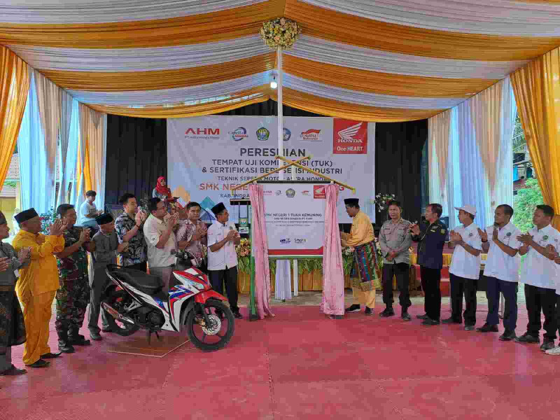 Resmikan TUK SMKN 1 Tuah Kemuning, CDN Riau Serahkan 1 Unit Sepeda Motor