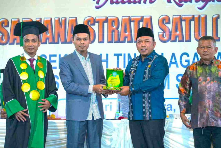 118 Mahasiswa Raih Gelar Sarjana, Wakil Bupati Siak Beri Selamat