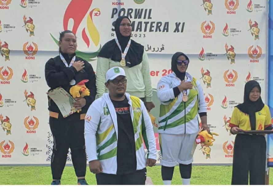 Pelontar Martil Riau Indah Pratiwi Tambah Medali Emas Atletik
