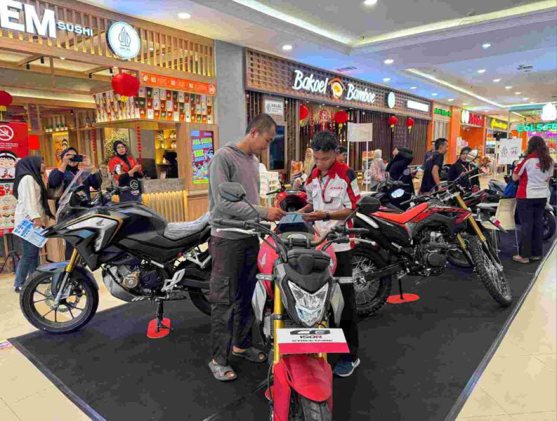 Capella Honda Pameran di Mal Ciputra, Banyak Varian Motor Sport