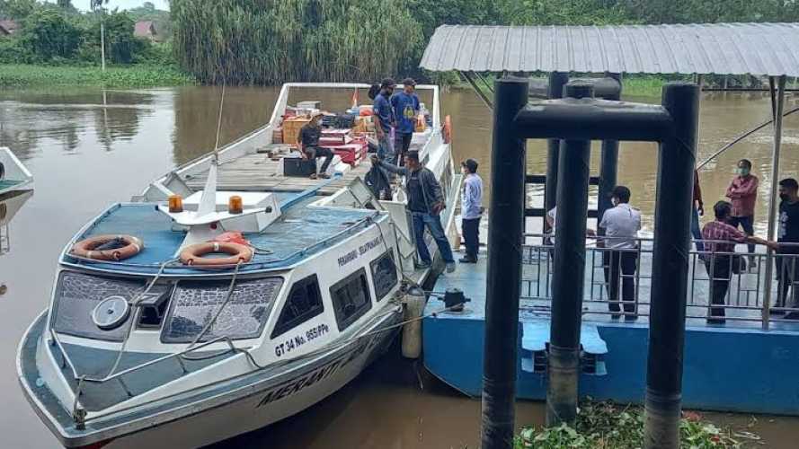 Aktivitas Pelabuhan Sungai Duku Pekanbaru Meningkat