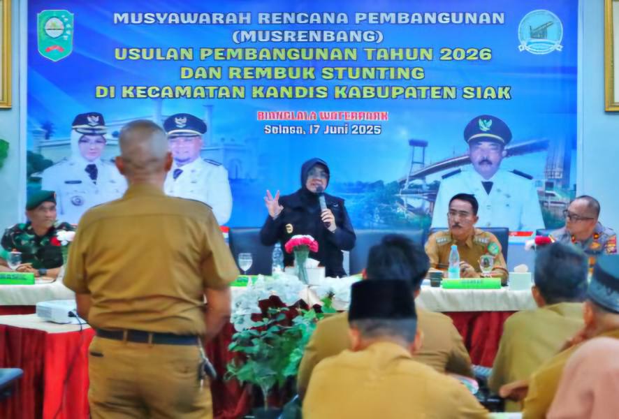 Bupati Siak Afni Akan Bangun Jalan di Semua Kecamatan