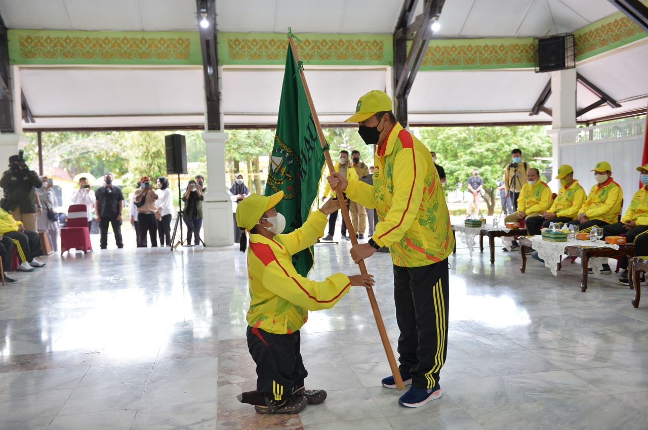 Lepas Atlet Paralimpik Riau Laga di Peparnas, Gubernur Harap Jaga Sportifitas