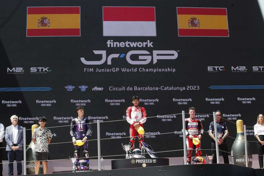 Pebalap Honda Cetak Sejarah Kibarkan Merah Putih dari Podium Tertinggi FIM JuniorGP Barcelona