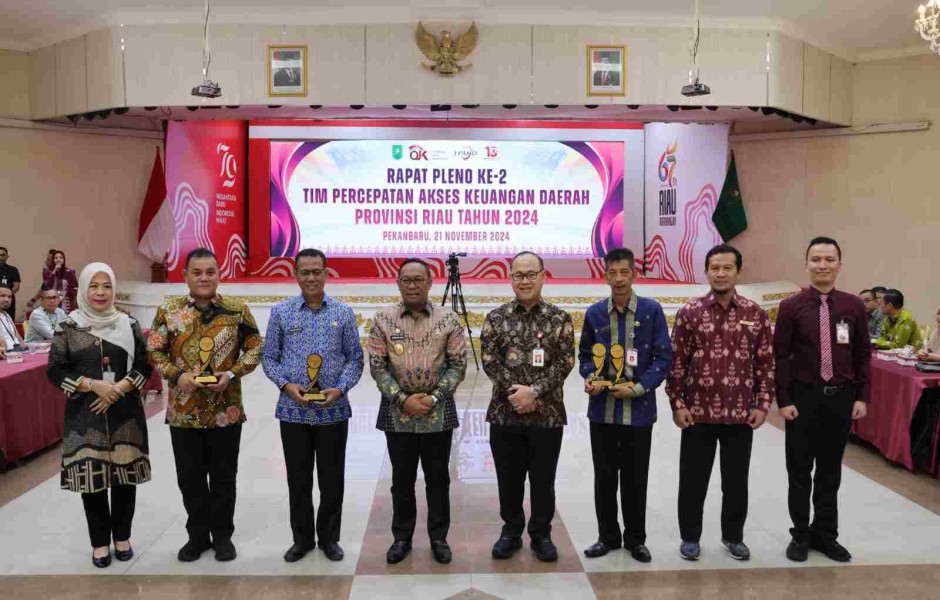 Sejumlah Daerah di Riau Terima TPAKD Award OJK