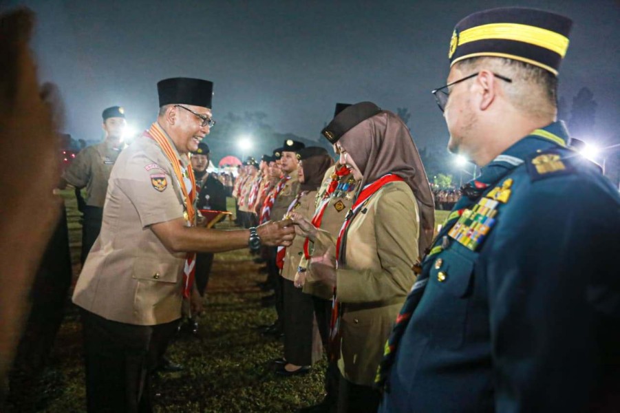 Sulastri Raih Lencana Darma Bakti Kwarnas Pramuka
