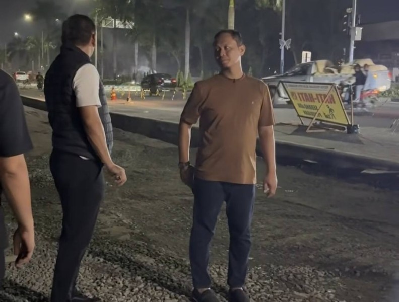 Walikota Agung Tinjau Infrastruktur Jalan Pasir Putih dan Rencana Lampu Jalan Arifin Achmad