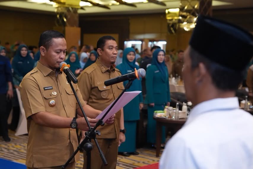 Pengurus RT RW dan Dasawisma Payung Sekaki Dikukuhkan, Pemko Pekanbaru Tekankan Koordinasi