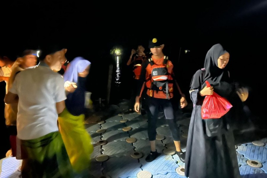 Mesin Kapal Mati di Tengah Laut Meranti, 90 Santri Dievakuasi