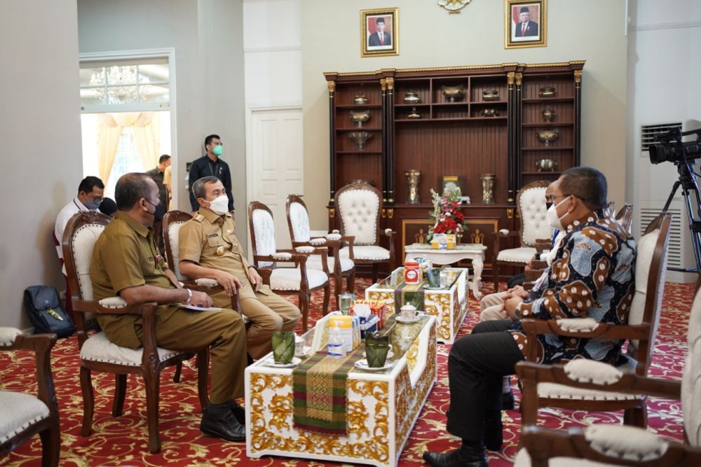 Gubri Terima Silaturahmi Kepala BI Riau