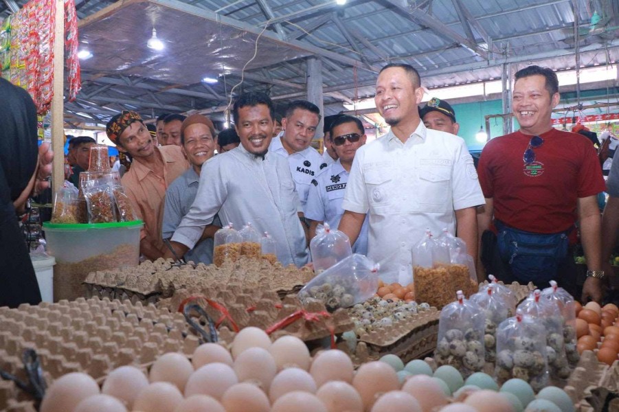 100 Hari Walikota Pekanbaru: Penurunan Parkir Hingga Program Sosial