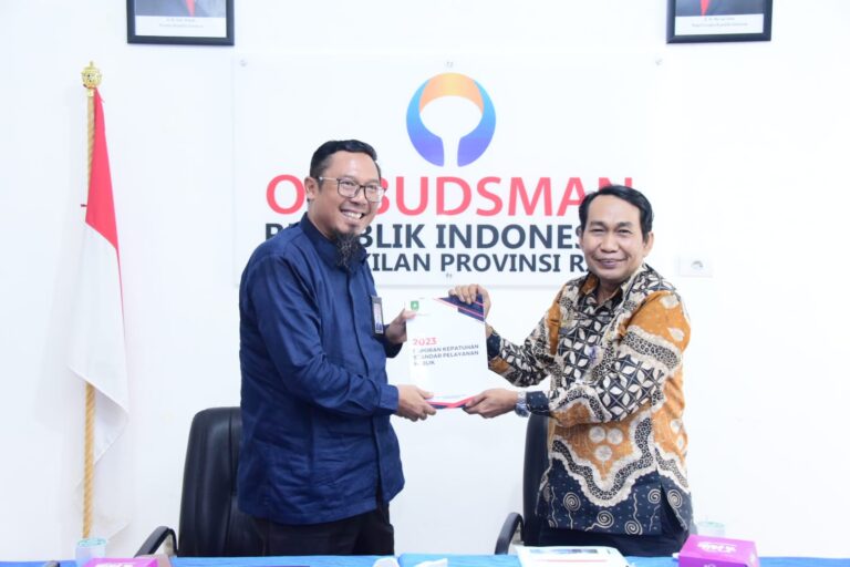 Bupati Bengkalis Serahkan Laporan Kepatuhan Standar Pelayanan Publik di Ombudsman Perwakilan Riau